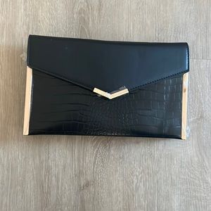 Black clutch